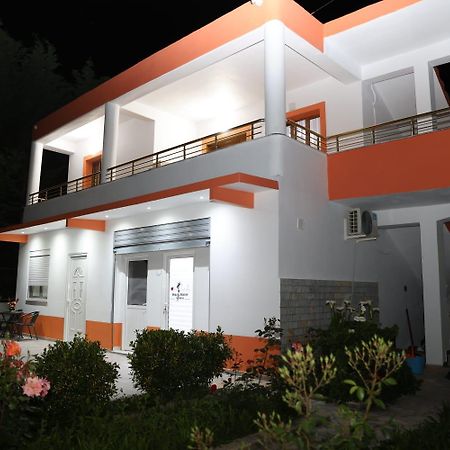 Villa Likaj Berat Luaran gambar