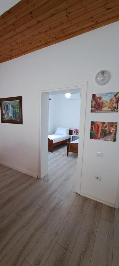 Villa Likaj Berat Luaran gambar