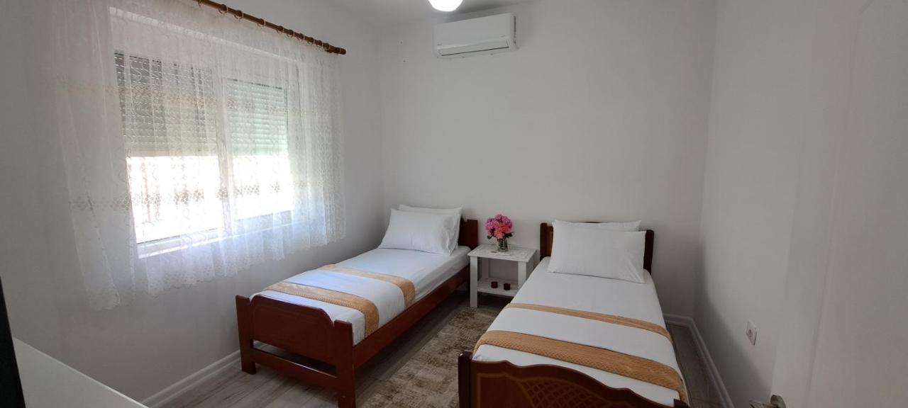 Villa Likaj Berat Luaran gambar