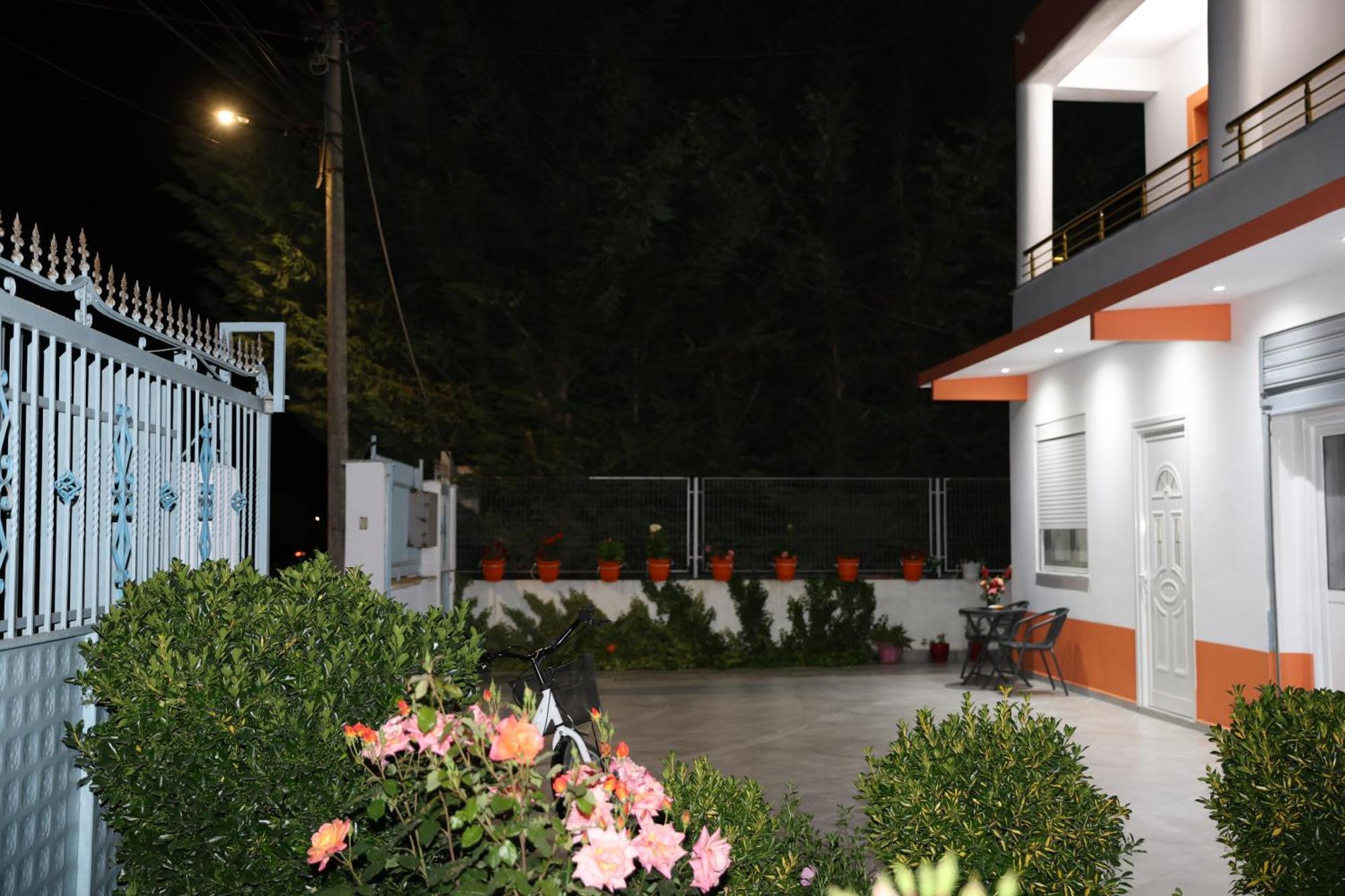 Villa Likaj Berat Luaran gambar