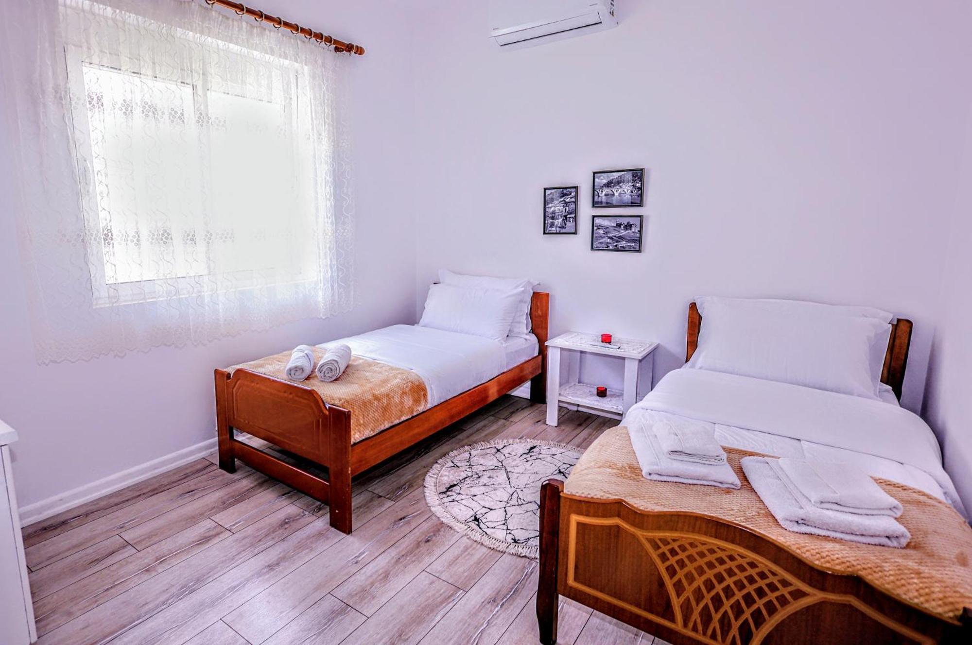 Villa Likaj Berat Luaran gambar